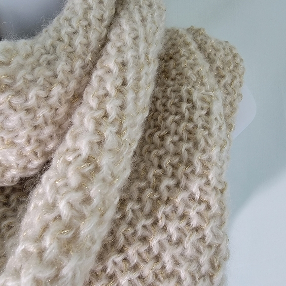 NEW Express Ivory Chunky Cable Knit Scarf OS Minimalist Winter Gorpcore Cozy - Picture 2 of 5